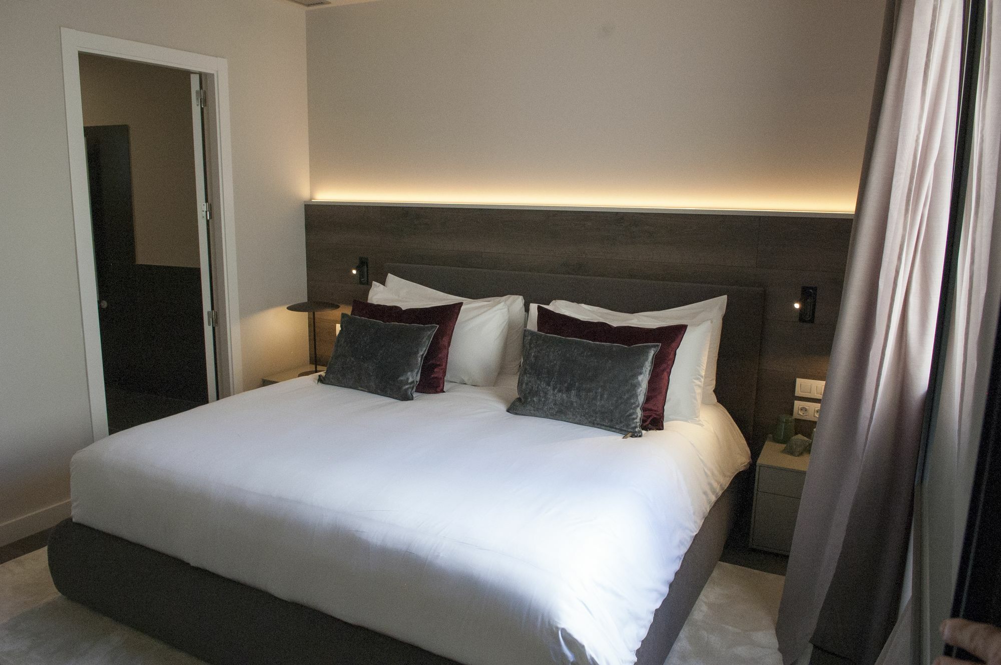 Casagrand Luxury Apartment Barcelona